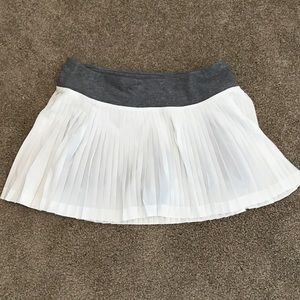 Lululemon pleat to street skirt, perfect condition